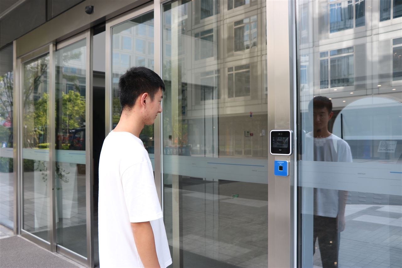 魔點(diǎn)D2智能人臉考勤門禁機(jī) AI賦能下的企業(yè)智慧門禁新標(biāo)桿
